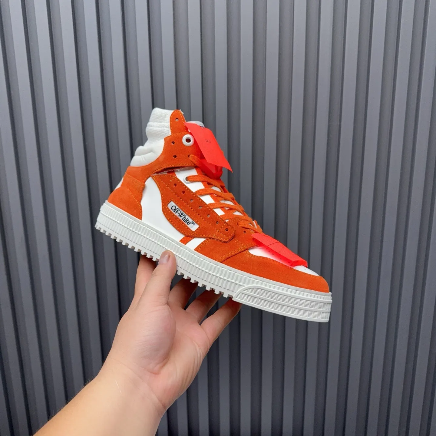 Men's shoes💰740 OFF WHITE ⚡️Couple style⚡️The latest spring style street casual shoes, released with the highest quality version on the market👊Series original mold opening, original lasting, production technology 1:1 original version➰🔜The best choice for more and more celebrities and Internet celebrities🔸In the classics Changes in the code🔸Innovate in the trend🔸Strive to break away from the shackles of bad street design🔝Although he is not the originator of fashion design, he is definitely a shining dark horse in avant-garde design🐴🆙Do not follow the trend🔅Not universal beauty🔅 Fabric💯First-layer cowhide Lining💯Imported skin-friendly and environmentally friendly polyester mesh Foot pads💯Original molded high-elastic environmentally friendly molding pads Midsole💯Made with original last-last technology Outsole💯Rubber outsole Packaging💯Official website synchronizes full set of packaging (brand wrapping paper, brand certificate, brand cloth bag) Code numbers 35-44, 45 46 Customized